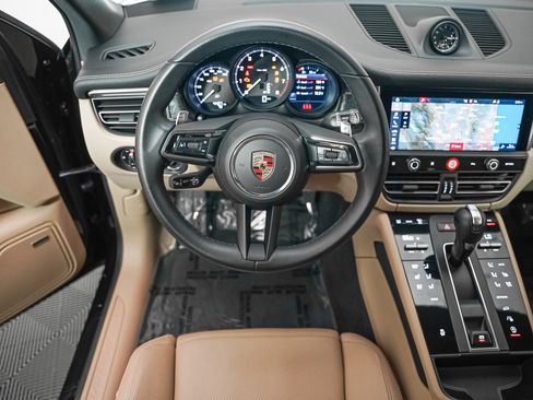 Certified 2024 Porsche Macan image 15