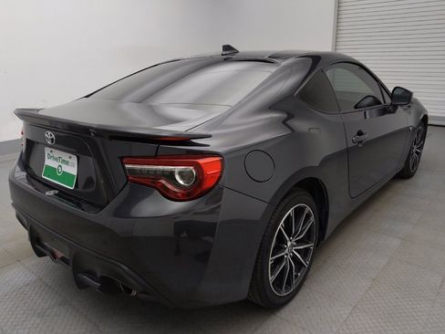 Used 2018 Toyota 86 RWD image 9