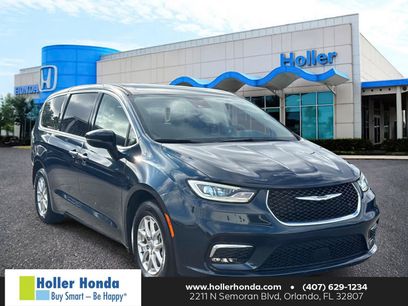 Used 2023 Chrysler Pacifica Touring-L