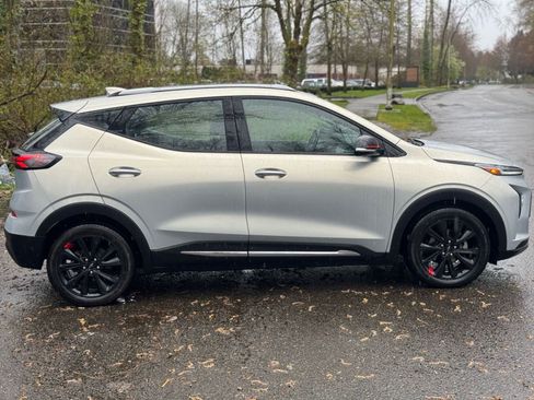 Used 2023 Chevrolet Bolt EUV Premier w/ Redline Edition image 4