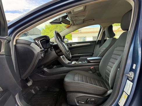 Used 2019 Ford Fusion SE FWD image 9