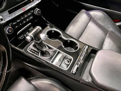 Used 2018 Kia Stinger Premium AWD/4WD image 18