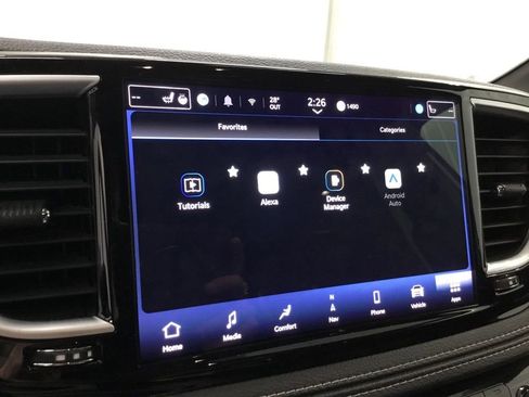 Used 2025 Chrysler Pacifica Limited image 28