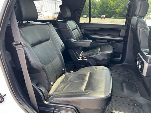 Used 2020 Ford Expedition XLT w/ Equipment Group 202A AWD/4WD image 21
