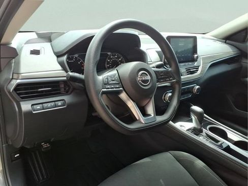 Used 2023 Nissan Altima 2.5 SV FWD image 13