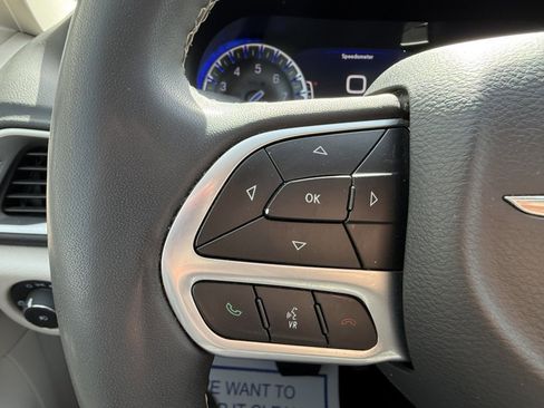 Used 2024 Chrysler Pacifica Touring-L FWD image 23