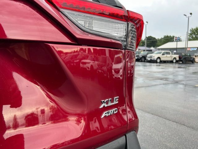 Used 2019 Toyota RAV4 XLE Premium w/ Cold Weather Package AWD/4WD image 9