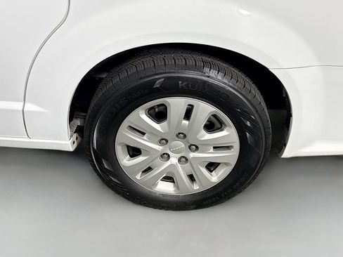 Used 2019 Dodge Grand Caravan SE w/ UConnect Hands-Free Group FWD image 34