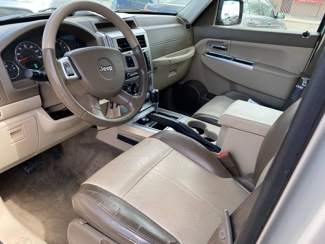 Used 2008 Jeep Liberty Limited w/ Premium Group II AWD/4WD image 11