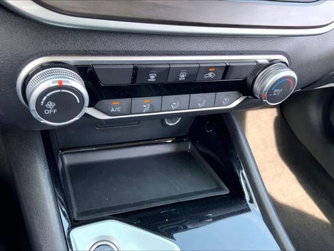 Used 2024 Nissan Altima 2.5 SV image 30