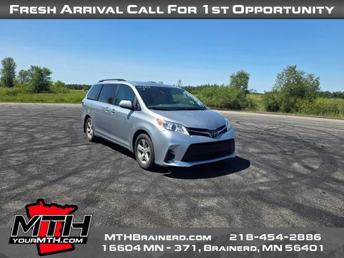 Used 2020 Toyota Sienna LE FWD image 2
