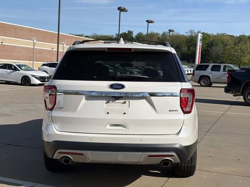 Used 2025 Volkswagen Taos SEL image 5