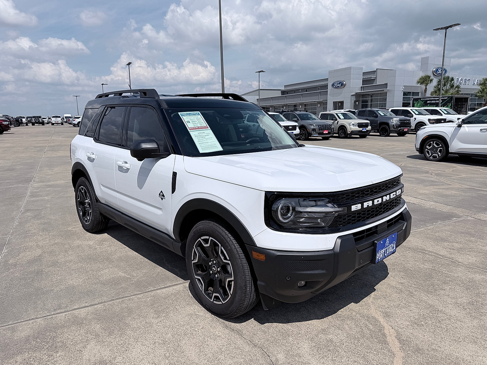 Used 2025 Ford Bronco Sport Outer Banks w/ Outer Banks Tech Package+ AWD/4WD image 1