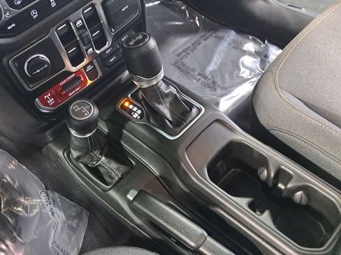 Certified 2024 Jeep Wrangler Willys image 27