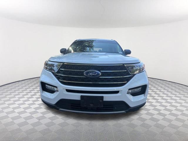 Used 2020 Ford Explorer XLT w/ Equipment Group 202A AWD/4WD image 2