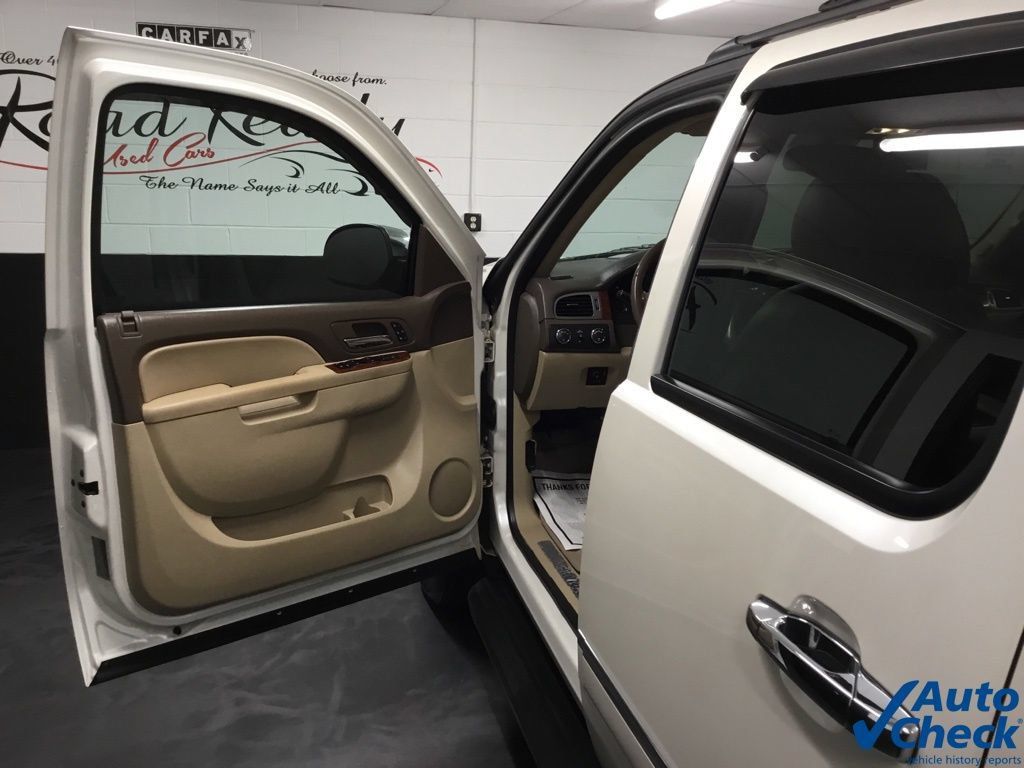 Used 2011 Chevrolet Avalanche LTZ AWD/4WD image 32