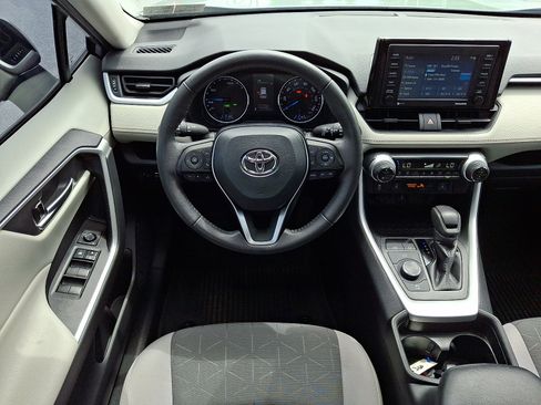Certified 2021 Toyota RAV4 XLE w/ Convenience Package AWD/4WD image 13