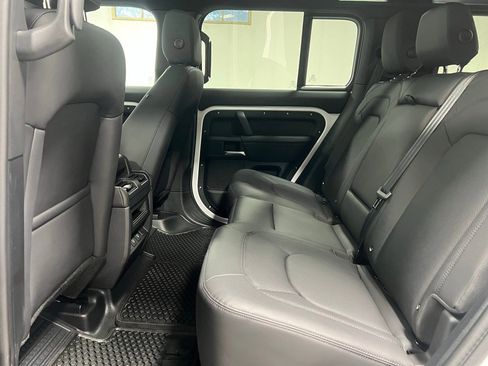 Used 2025 Land Rover Defender 110 S image 25