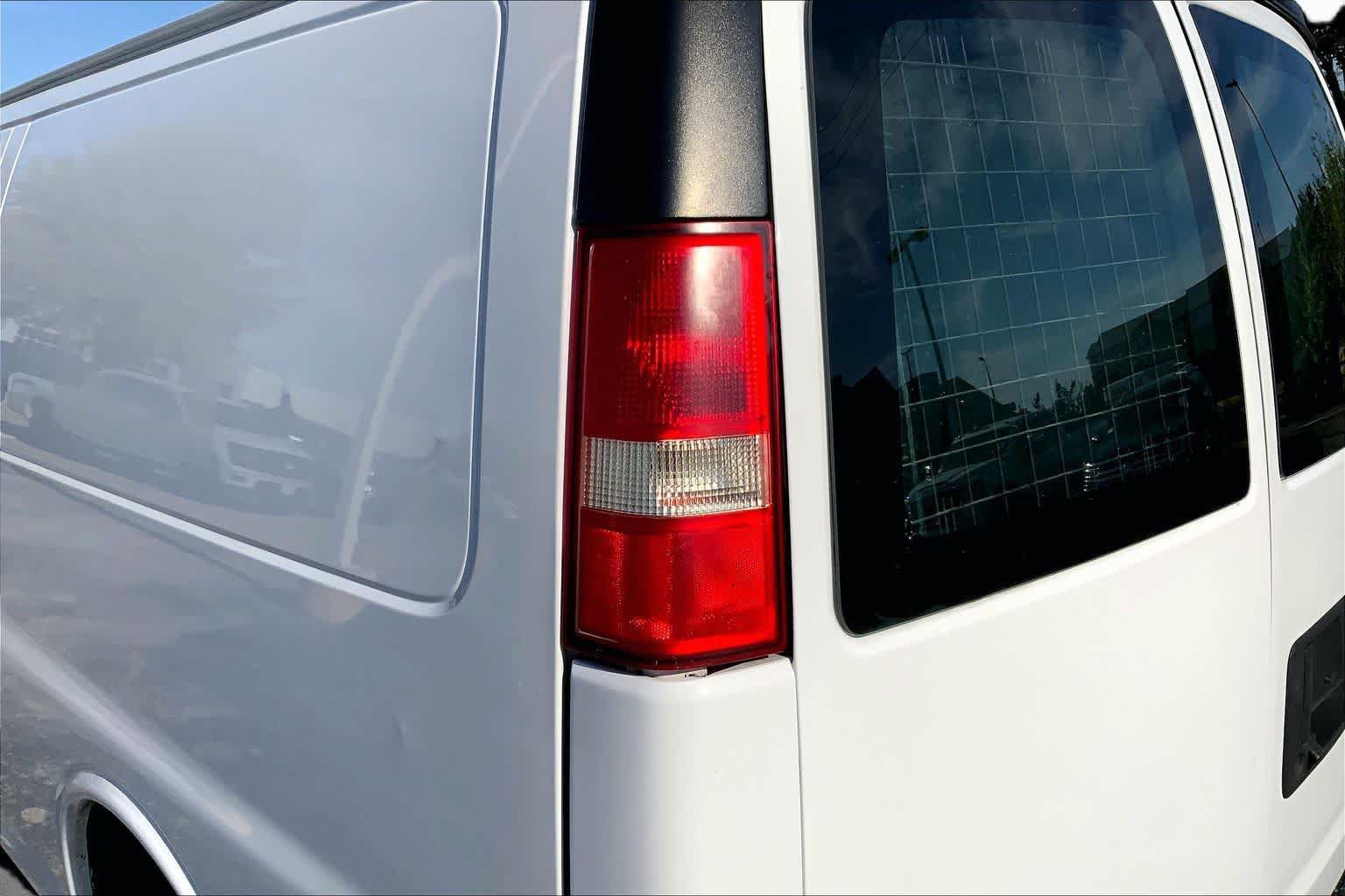 Used 2019 Chevrolet Express 2500 Extended RWD image 23