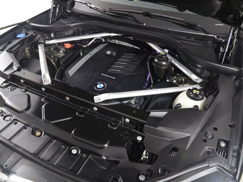 Used 2022 BMW X5 xDrive40i w/ M Sport Package AWD/4WD image 18
