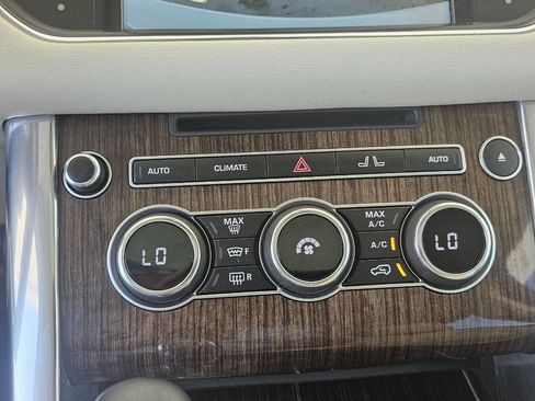 Used 2014 Land Rover Range Rover Sport HSE image 32