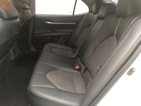 Used 2020 Toyota Camry SE image 18