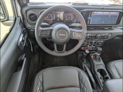 Used 2024 Jeep Gladiator Rubicon w/ Technology Group AWD/4WD image 10