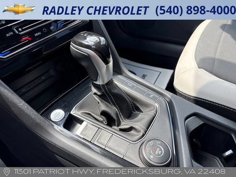 Used 2025 Volkswagen Taos SE AWD/4WD image 11