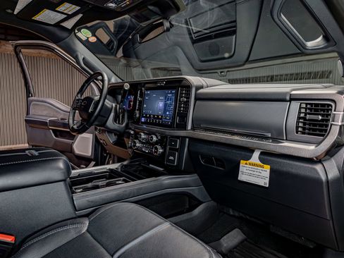 Used 2025 Ford F450 Platinum w/ FX4 Off-Road Package image 15