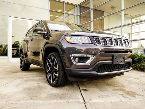 Used 2017 Jeep Compass Limited w/ Navigation Group image 4