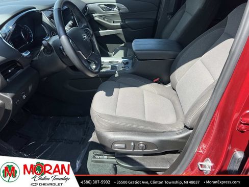 Used 2023 Chevrolet Traverse LT FWD image 19