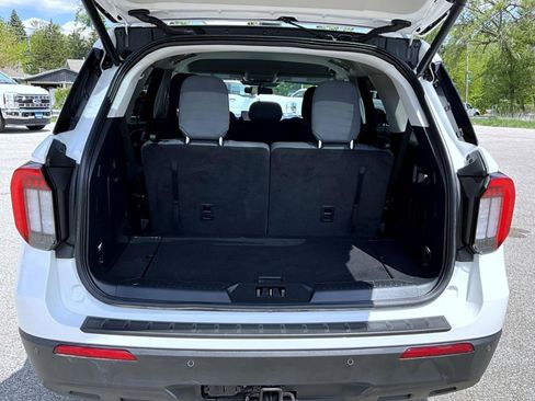 Used 2025 Ford Explorer Active AWD/4WD image 9