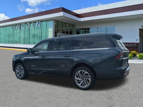 New 2025 Lincoln Navigator L Reserve AWD/4WD image 6