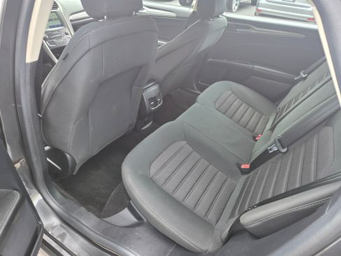 Used 2020 Ford Fusion SE FWD image 8