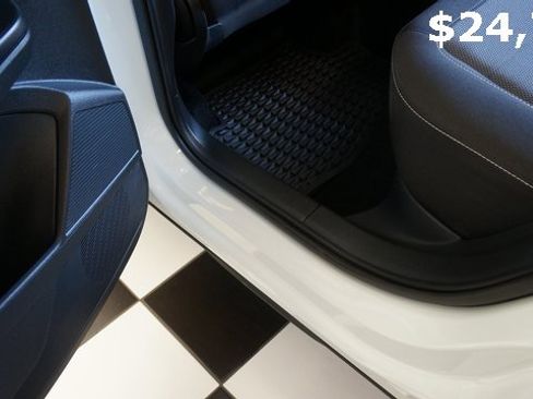 Certified 2025 Volkswagen Taos S image 40