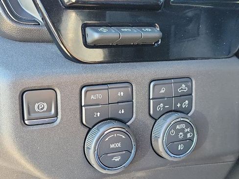 Used 2025 Chevrolet Silverado 1500 ZR2 w/ Technology Package image 31