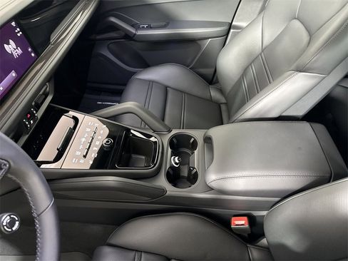 New 2025 Porsche Cayenne GTS image 31