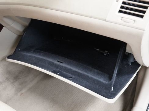 Used 2010 Toyota Avalon Limited FWD image 26