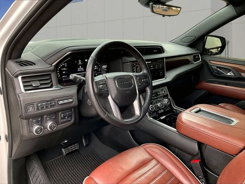 Used 2023 GMC Yukon Denali Ultimate AWD/4WD image 4