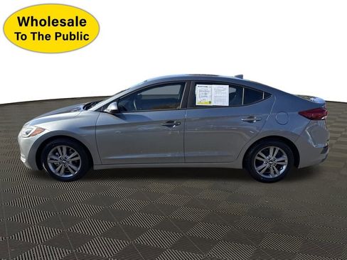 Used 2017 Hyundai Elantra SE image 2