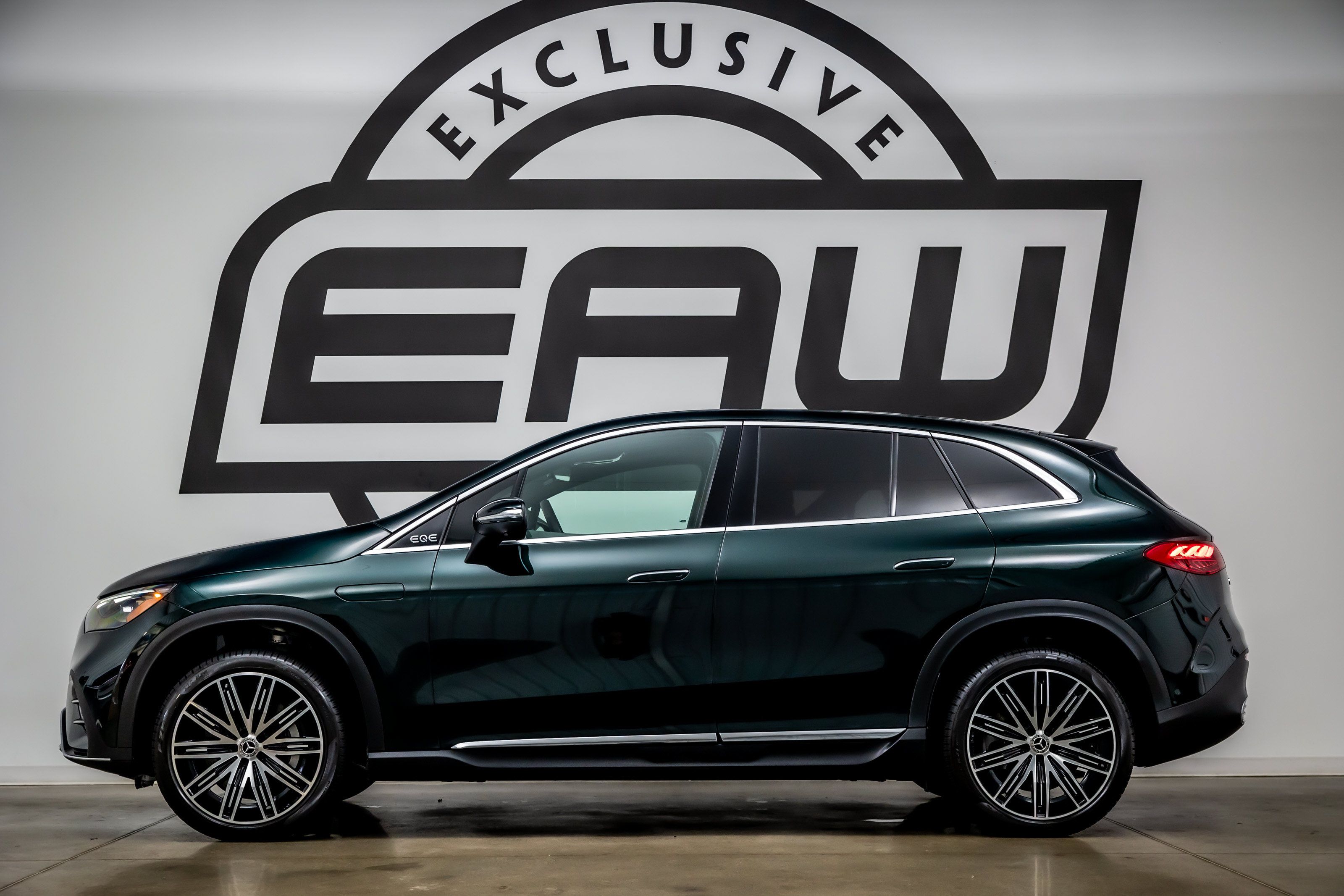 Used 2023 Mercedes-Benz EQE 500 4MATIC SUV image 6