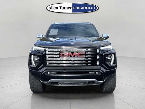 Used 2023 GMC Canyon Denali image 2