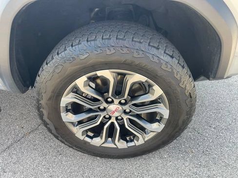 Used 2024 GMC Canyon Denali AWD/4WD image 30