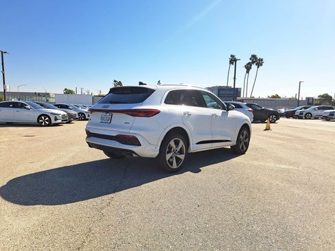 Used 2025 Audi Q5 Premium Plus w/ Premium Plus image 3