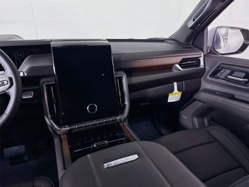 New 2026 GMC Yukon Denali w/ Advanced Technology Package AWD/4WD image 18