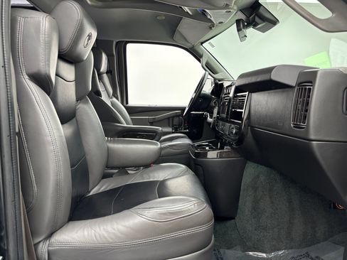 Used 2020 GMC Savana 2500 Extended w/ Enhanced Convenience Package RWD image 24