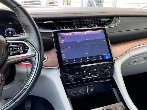 Used 2023 Jeep Grand Cherokee Summit image 7