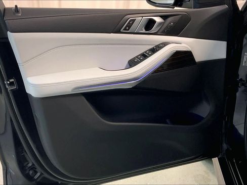 Used 2025 BMW X5 xDrive40i w/ M Sport Package image 21