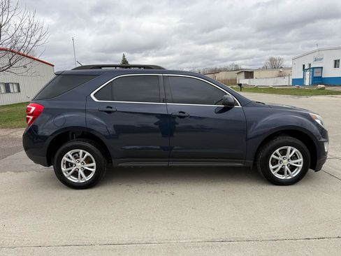 Used 2017 Chevrolet Equinox LT w/ Convenience Package FWD image 4