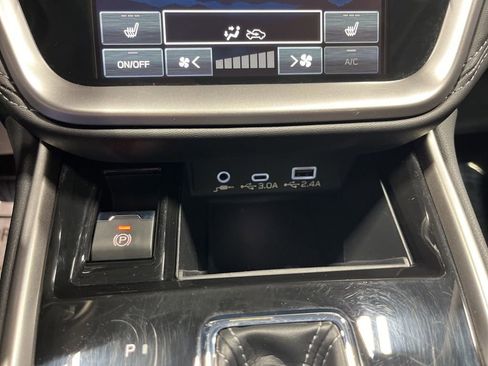 Certified 2025 Subaru Outback Premium AWD/4WD image 32